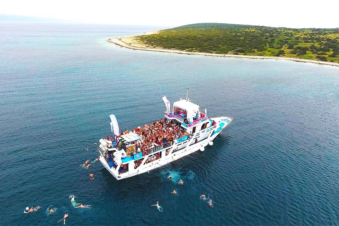 booze cruise stag croatia 10